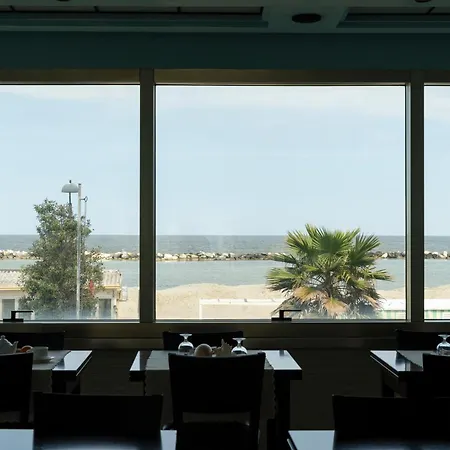 Hotel Mondial-2