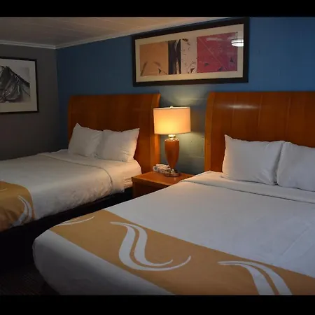 Pilgrim Inn & Cottages-3
