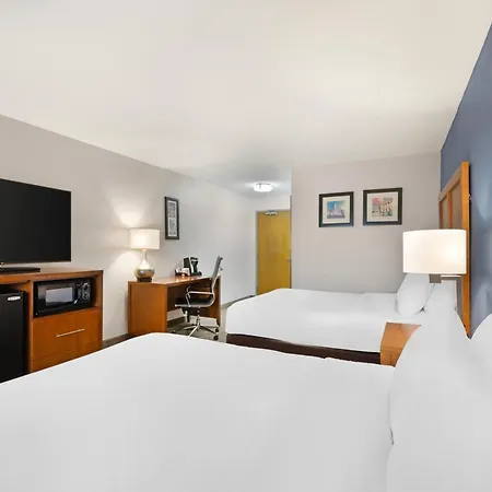 Comfort Inn & Suites North Greenfield-3