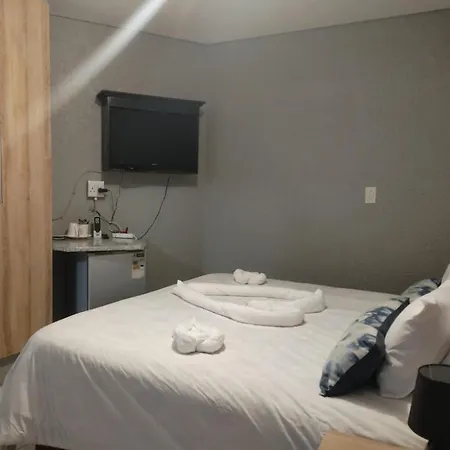 Elegant Guest House Malelane-2
