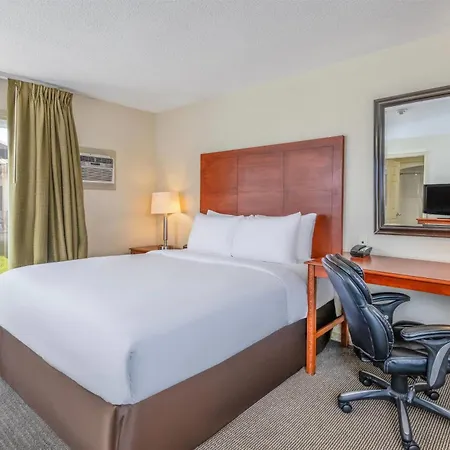 Travelodge By Wyndham Gananoque-3