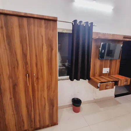 Hotel Crystal International - Near Prem Mandir By Mukund-2