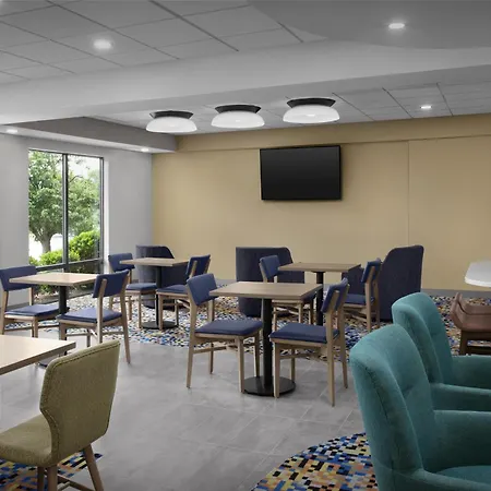 Hampton Inn Lenoir City-3