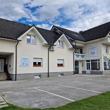 Dezman Apartments & Rooms-2