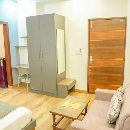 Serviced Luxury Suites With Kitchenette & Balcony At Sector 45-3