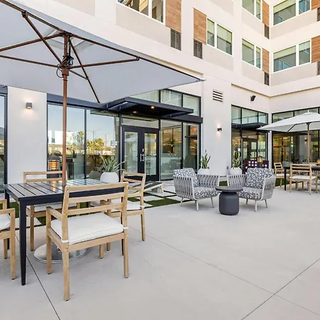 Cambria Hotel Burbank Airport-3