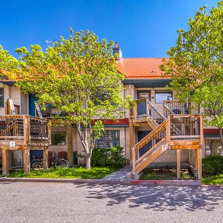 Bow Valley Chalets-Entire 2 King Bedrooms Townhouse-2