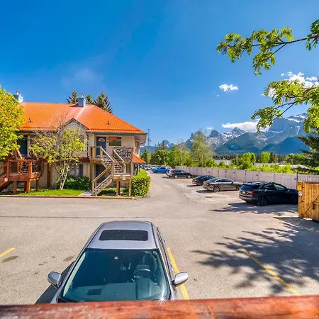Bow Valley Chalets-Entire 2 King Bedrooms Townhouse-3