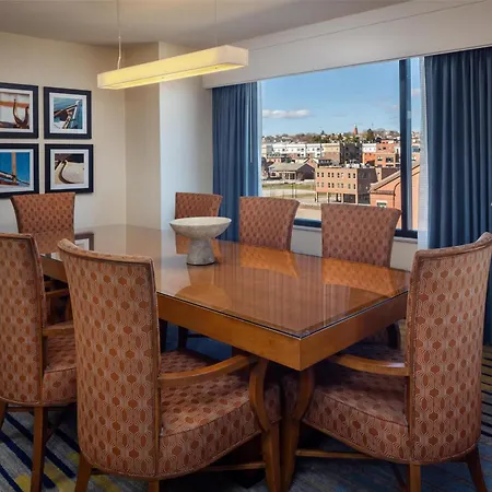 Hilton Garden Inn Portland Downtown Waterfront-3