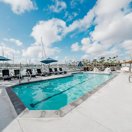 Bay Club Hotel And Marina-3