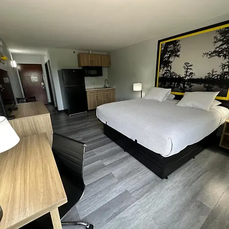 Super 8 By Wyndham Alexandria La-2