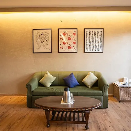 Hotel Lingzi - At The Mall Road & Newly Renovated-3