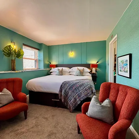 Brightham House - Exclusively For Adults-3
