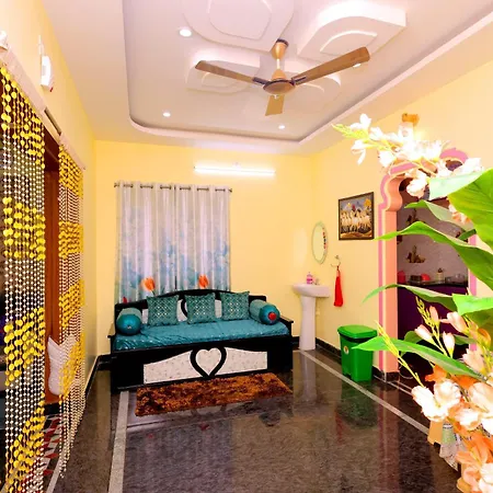 Sri Sakthi Home Stay - Unstained Bed Sheets- Powerful Ac - Fast Wifi - Water Purifier - Spotless Bathrooms- No Cockroaches- Dust Free Rooms- Luxury Mattress- Refrigerator- Cozy Ambience- 24 Hours Hot Water- Washing Machine-2
