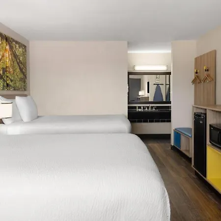 Days Inn & Suites By Wyndham Byram-2