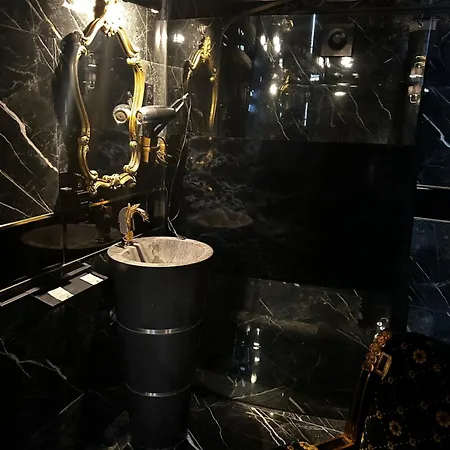 Love Room - Versace-3