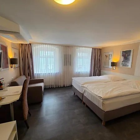 Hotel Garni "Am Ellinger Tor"-2