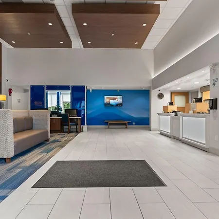 Holiday Inn Express And Suites Surrey By Ihg-2