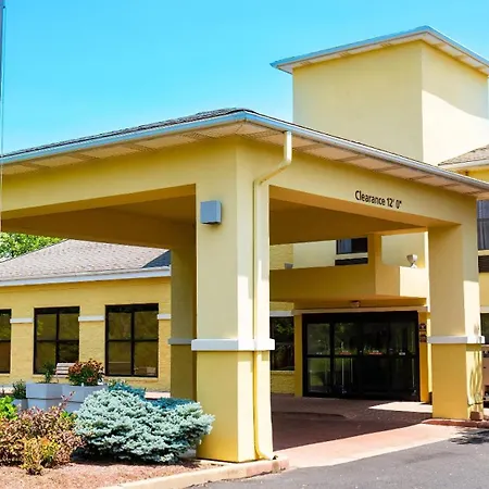 Quality Inn & Suites Oakwood Village - Cleveland South-2