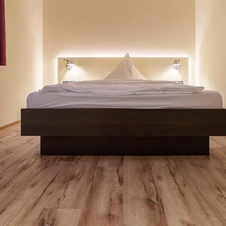 Hotel Am Berg Esslingen-3