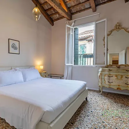 Biennale Ensuite Rooms By Bricola Apartments-3