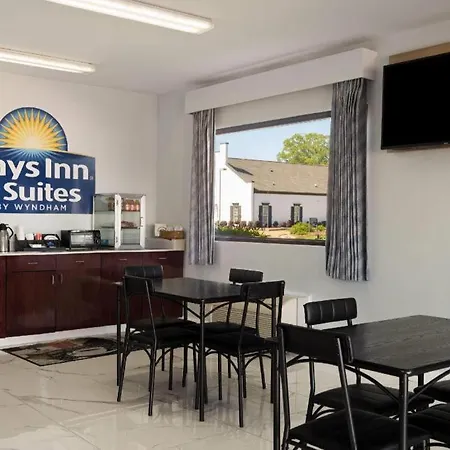 Days Inn & Suites By Wyndham Byram-3