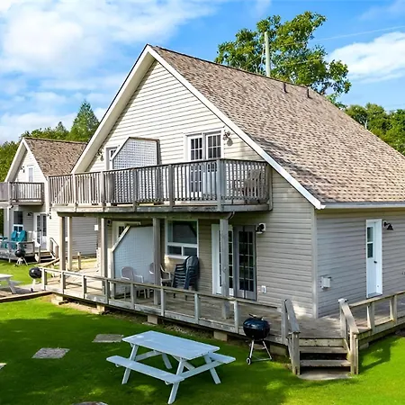 Lions Head Beach Motel & Cottages - Waterfront-2
