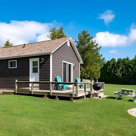 Lions Head Beach Motel & Cottages - Waterfront-3