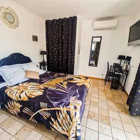 La Villa Nais PADEL&PISCINE -Suites&Appartements-3