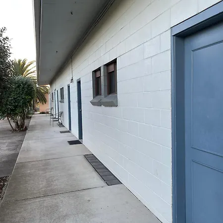 Airlie House Motor Inn-2