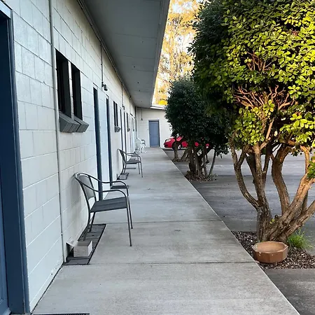 Airlie House Motor Inn-3