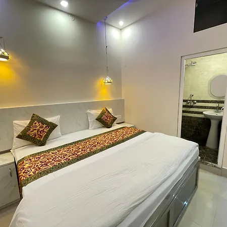Kashi Ganga Ghat Guest House Near Kashi Vishwanath Temple-2