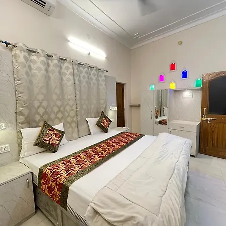 Kashi Ganga Ghat Guest House Near Kashi Vishwanath Temple-3