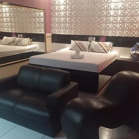 Free Way Motel (Adults Only)-3