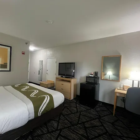 Quality Inn & Suites Loveland-2