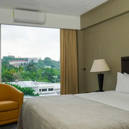 Plaza Hotel And Suites-2