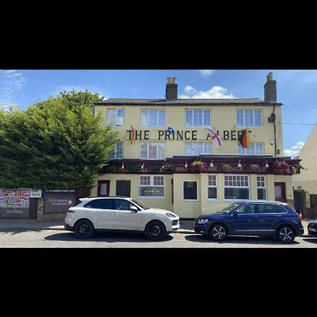 The Prince Albert, Whitton-2