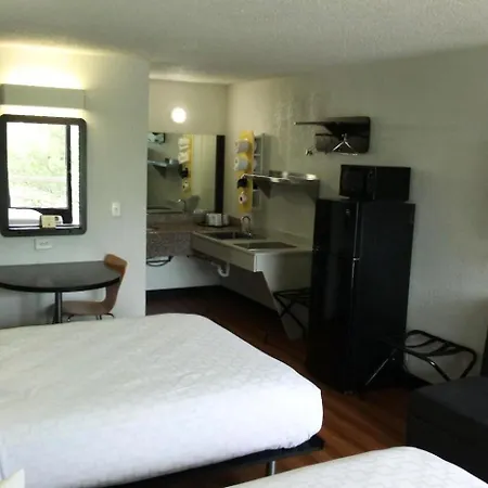 Blue Way Inn & Suites By Jasper Beeville-2