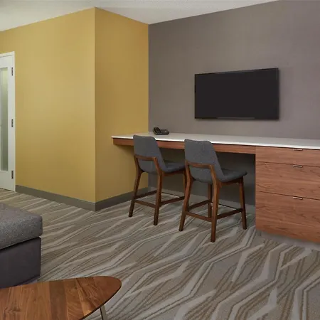 Hilton Toronto Airport Hotel & Suites-2