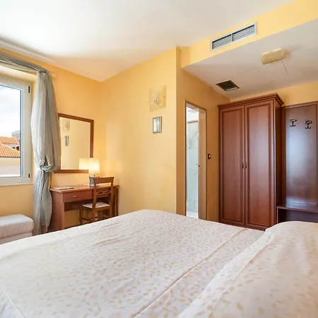 Hotel Peristil-3