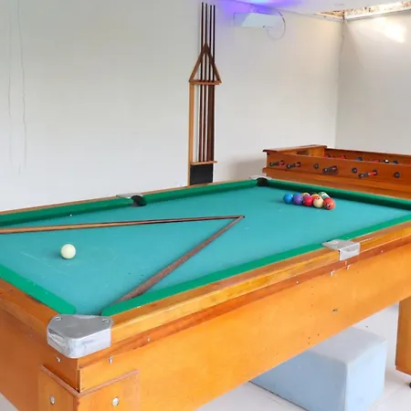 Pousada Lírios do Campo Hidromassagem - Sauna-Ar condicionado - Piscina - salão de jogos - 200 metros da praia Jabaquara-2