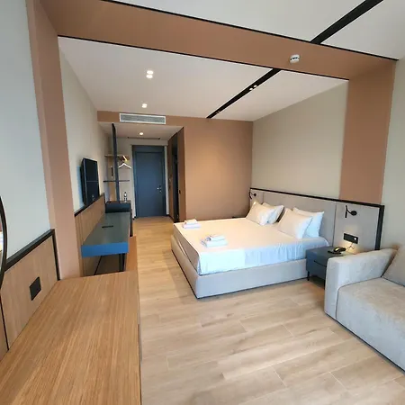 Green Light Hotel-2