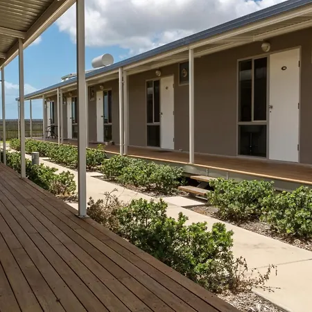 Merinda Village Hotel - Country Pub Stay - Just Off Bruce Highway-2