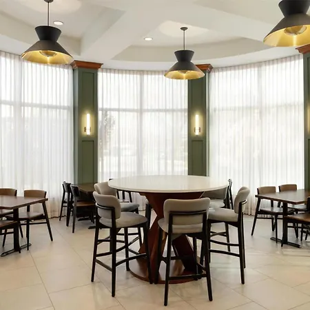 Hampton Inn & Suites Greenville-Downtown-Riverplace-3