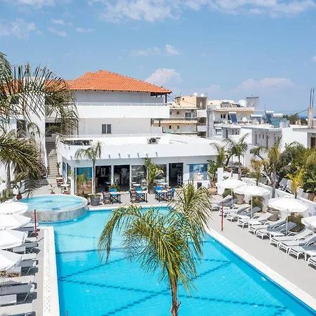 Tinas Plus Hotel-3