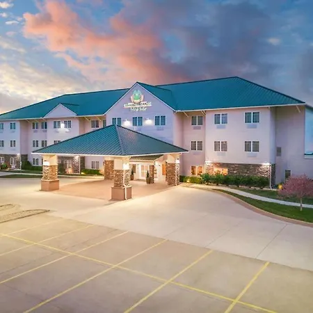 Green Mill Village Hotel & Suites, BW Signature Collection-3