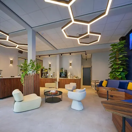 The Hyve Capsule hostel Amsterdam-3