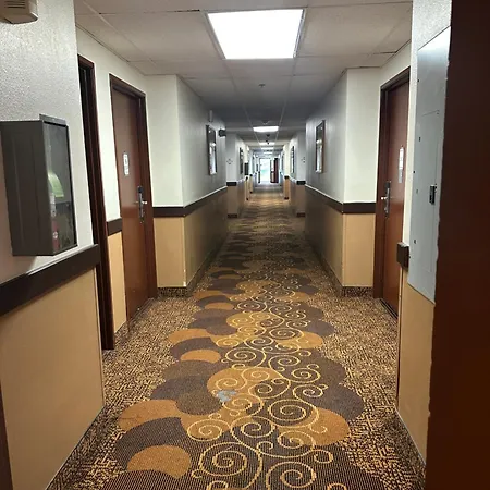 Bridgeway Inn & Suites - Portland Airport-3