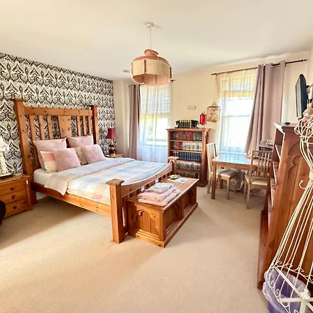 Upton Country Park Guest House-2