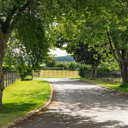 Banbury Hill Farm Bed & Breakfast-2